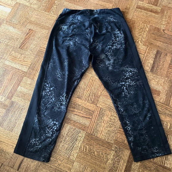 Puma Printed Capris - Picture 4 of 6
